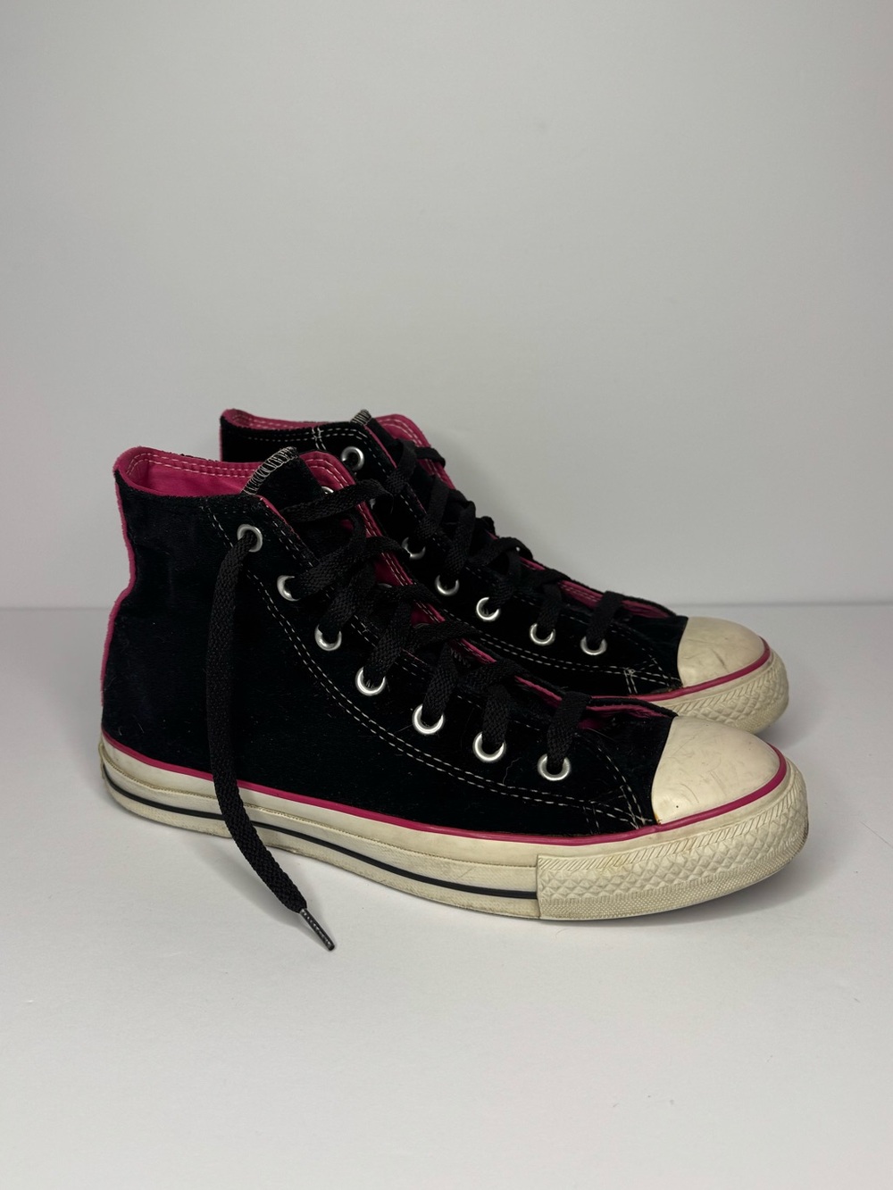 Converse Chuck Taylor Velvet High Top Sneakers Black Pink Women’s Size 6